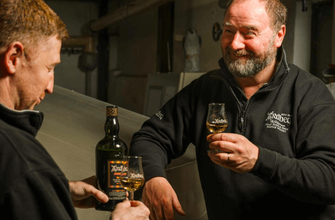 ARDBEG SMOKIVERSE WHISKY SINGLE MALT SZKOCJA 0,7L + OPAKOWANIE DYMNA OPOWIEŚĆ Z ODNALEGŁEJ GALAKTYKI